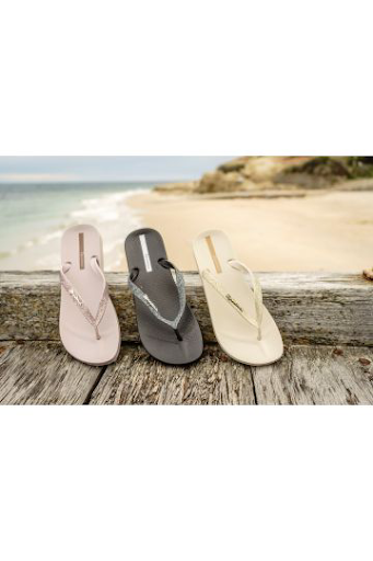 Ways to know you need to replace your flip flops